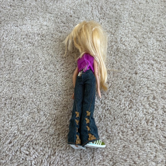 Bratz Doll Cloe Genie Magic in Different Clothes 2001 Blonde Blue Eyes Hair Cut? - Picture 6 of 10